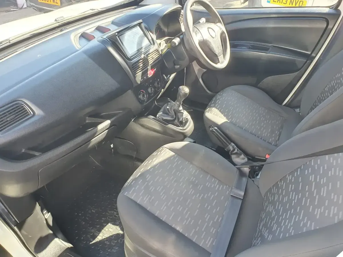 Begagnad Vauxhall Combo 2016 Vit Minibuss