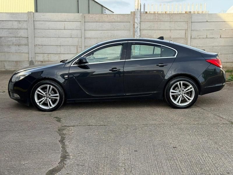Used Vauxhall Insignia SRi 140 HP (102 kW) 2011 Black Hatchback