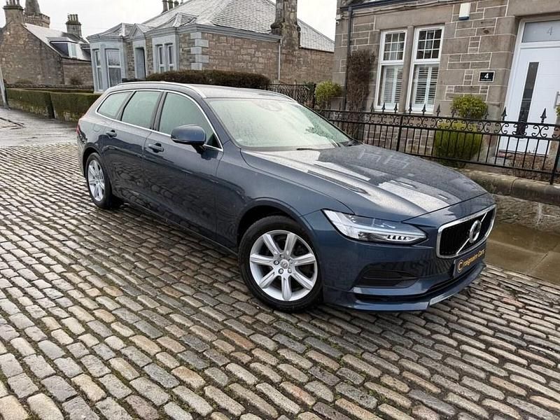 Used Volvo V90 Momentum 190 HP (139 kW) 2018 Blue Estate