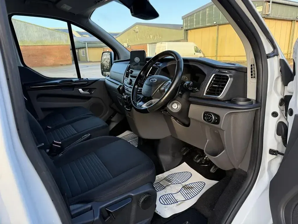 Used Ford Transit Custom Limited 130 HP (95 kW) 2022 White Van