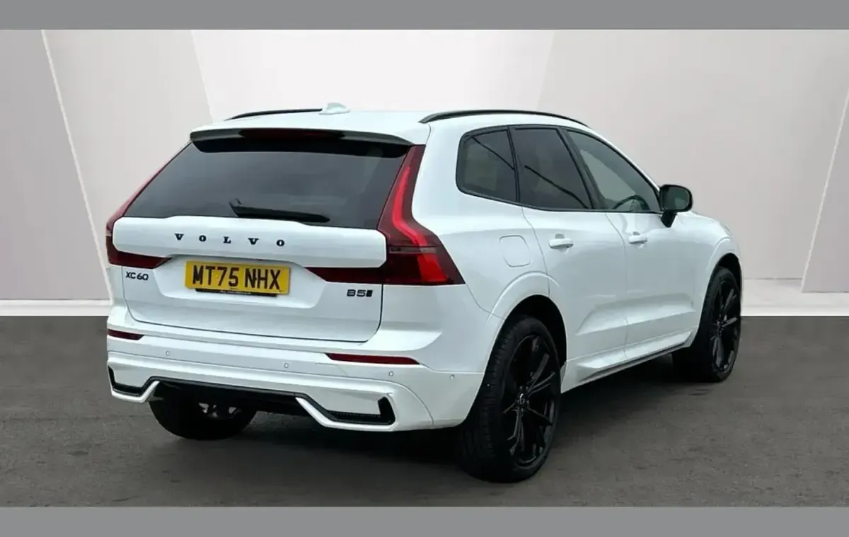 Used Volvo XC60 Plus 247 HP (181 kW) 2025 White SUV