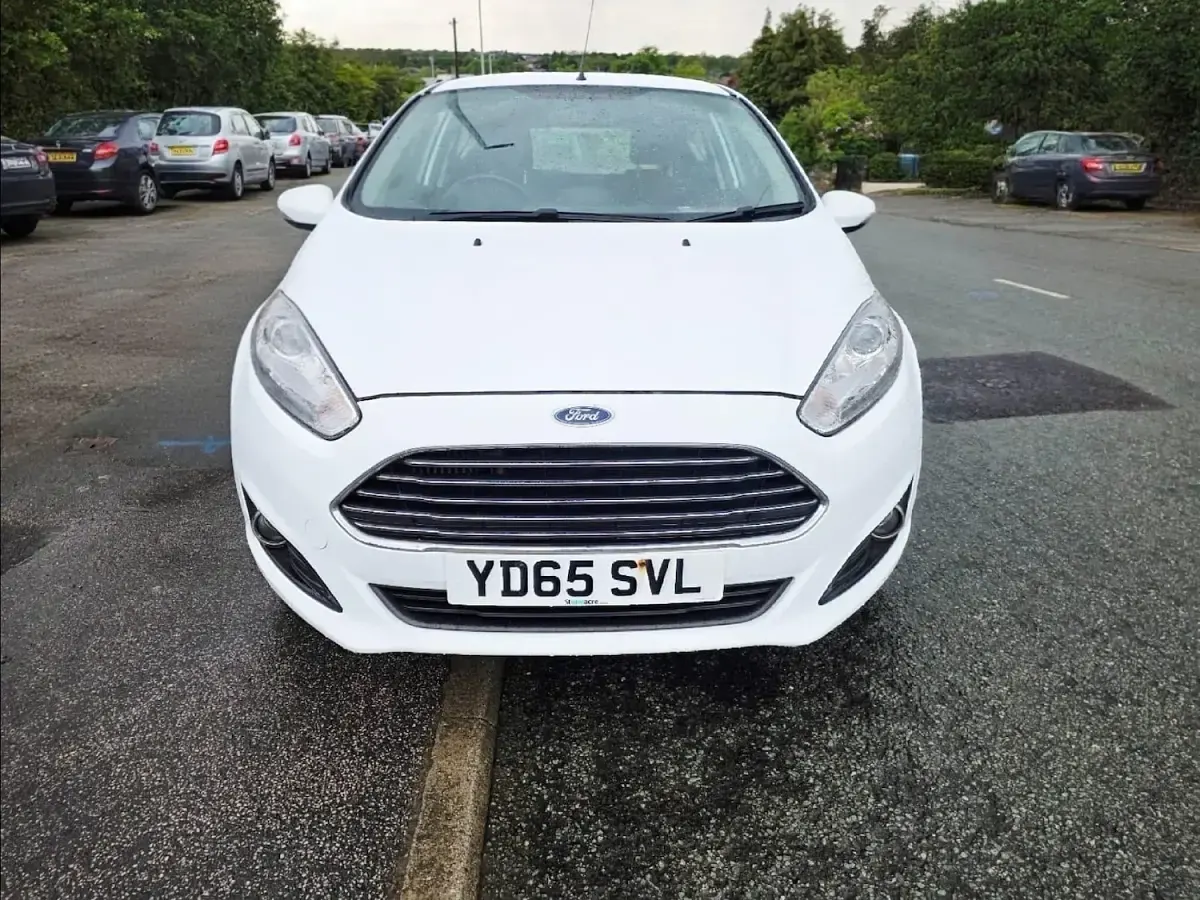 Used Ford Fiesta Zetec 98 HP (72 kW) 2015 White Hatchback
