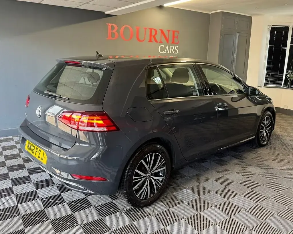 Used VW Golf VII SE 125 HP (91 kW) 2018 Grey Hatchback