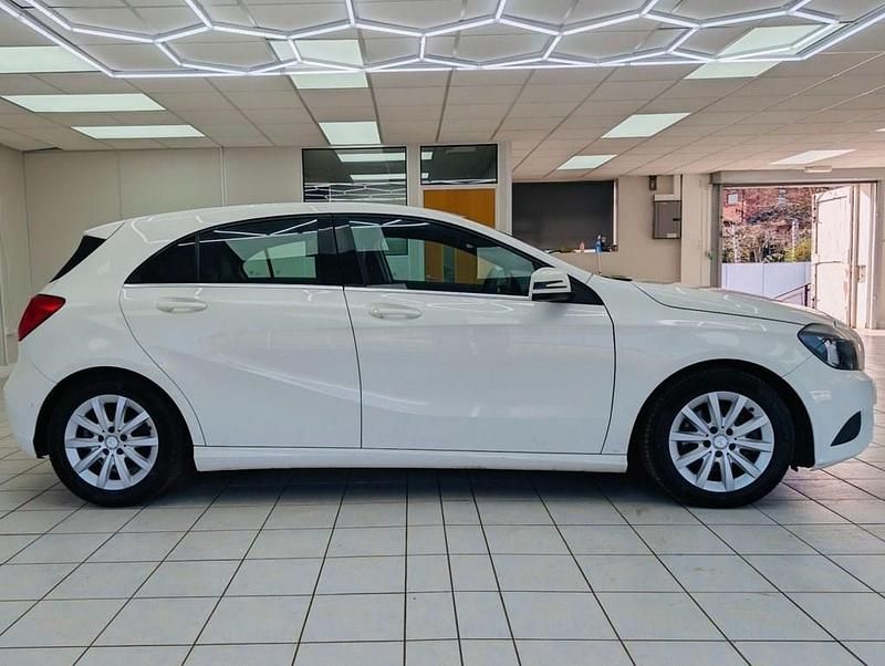 Used Mercedes A180 SE 122 HP (89 kW) 2014 White Hatchback