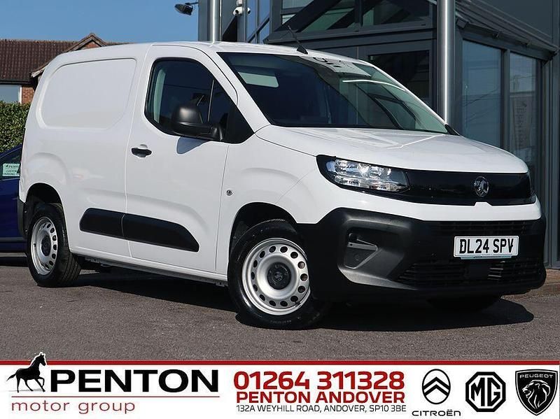 Used Vauxhall Combo S 100 HP (73 kW) 2024 White MPV