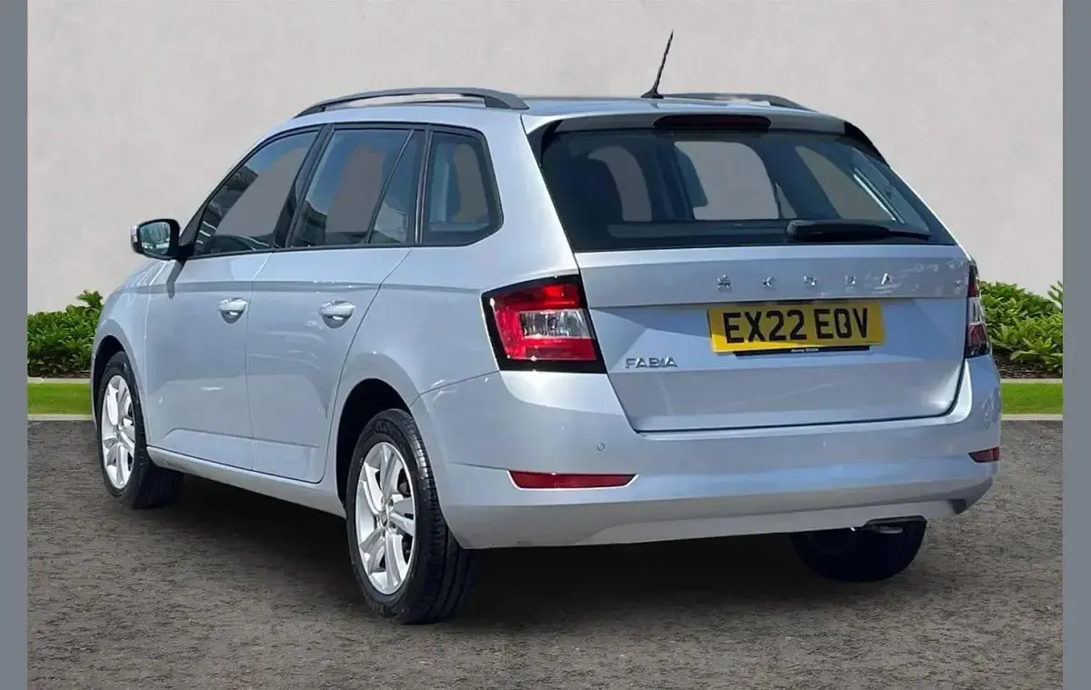 Used Skoda Fabia SE 94 HP (69 kW) 2022 Brilliant silver metallic Hatchback