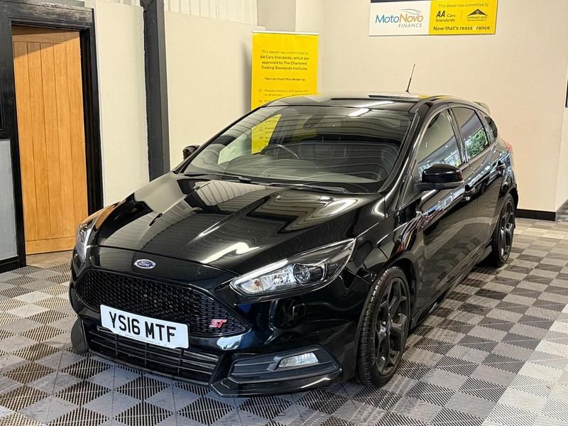Used Ford Focus ST 185 HP (136 kW) 2016 Black Hatchback