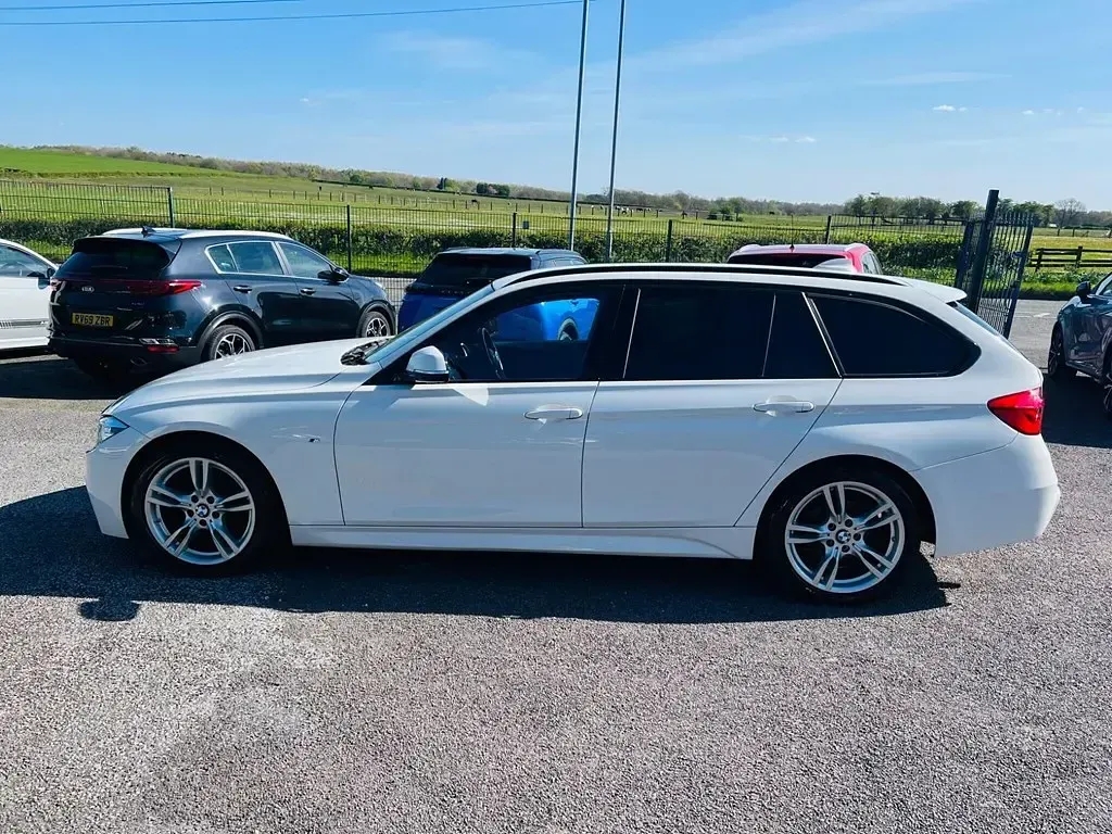 Begagnad BMW 318 M Sport 2019 Vit Kombi
