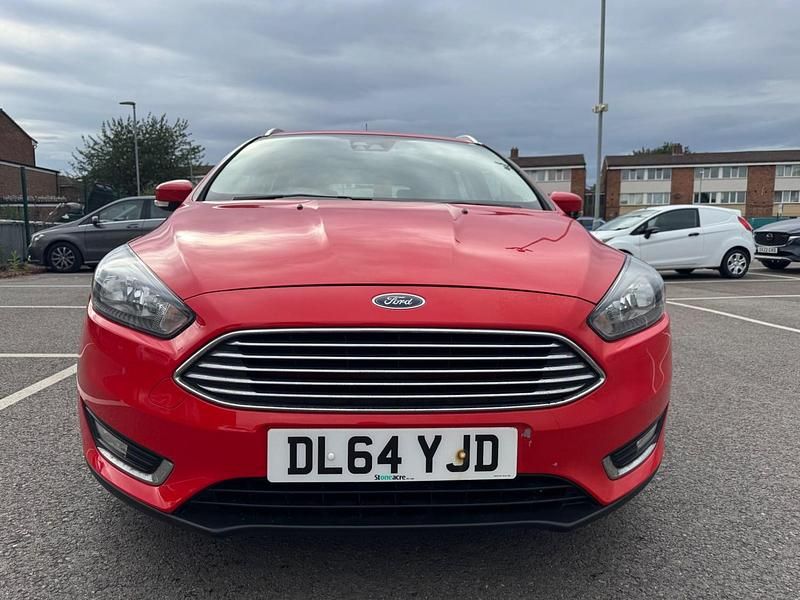 Used Ford Focus Titanium 125 HP (91 kW) 2015 Red Estate