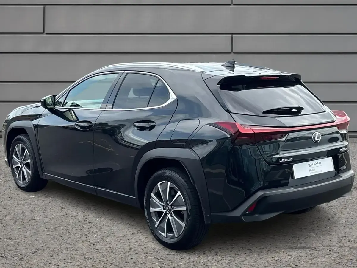 Usado Lexus UX 300e 150 kW (204 HP) 2025 Preto SUV