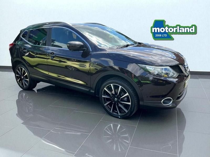 Black Used 2017 Nissan Qashqai N-Vision SUV | £9,999 (A bit pricey) - Image 1/3