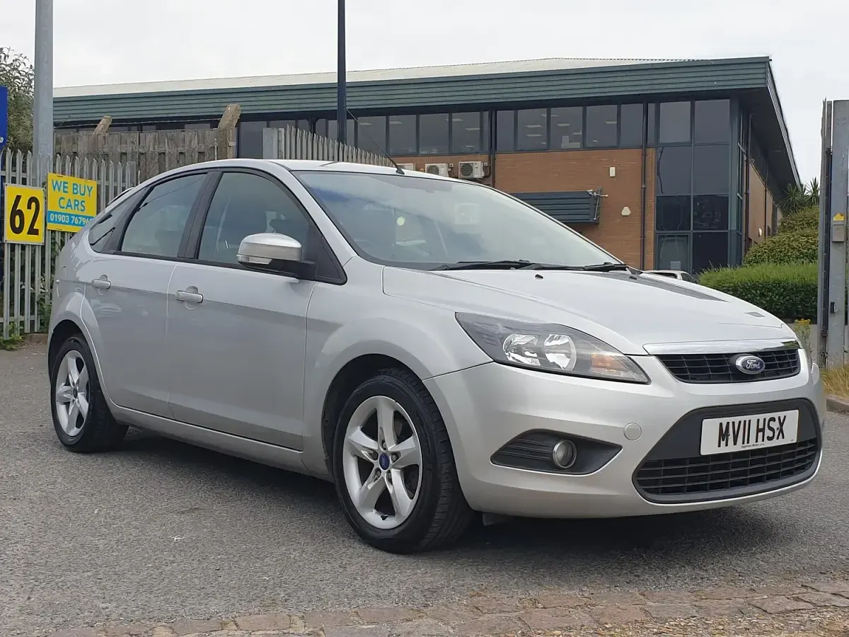 Used Ford Focus Zetec 99 HP (72 kW) 2011 Silver Hatchback