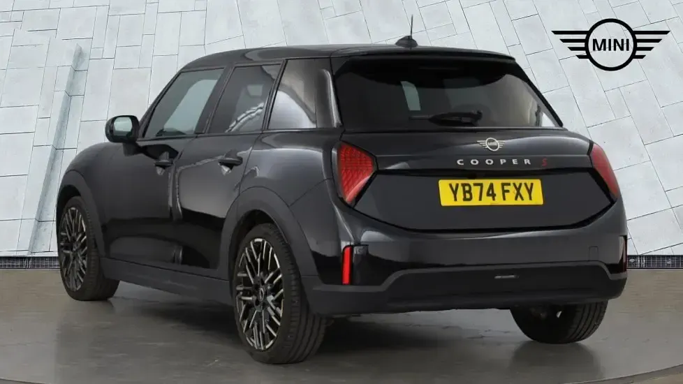Used Mini Cooper S Hatch 201 HP (147 kW) 2024 Black Hatchback