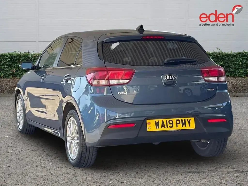 Used Kia Rio 99 HP (72 kW) 2019 Blue Hatchback