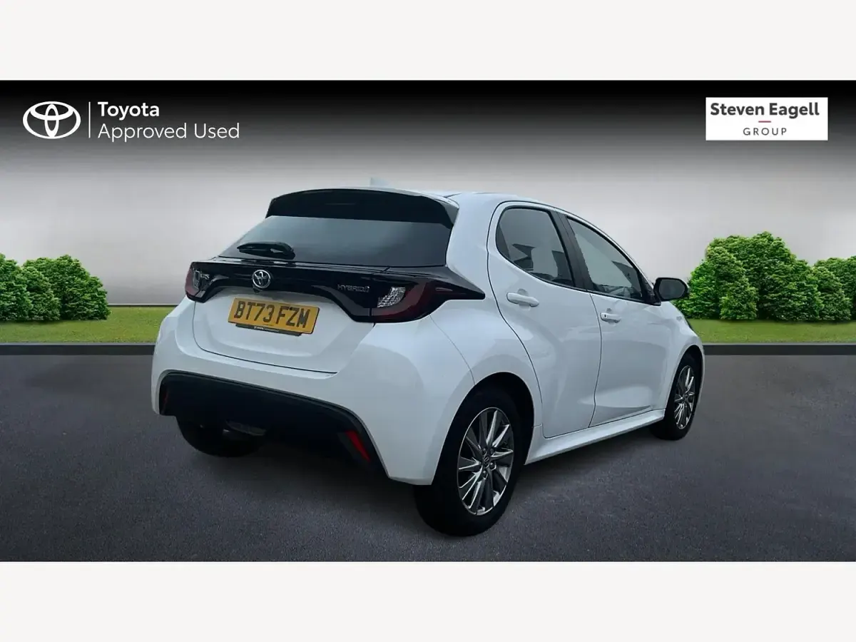 Used Toyota Yaris 116 HP (85 kW) 2023 White Hatchback