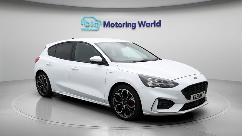Used 2021 Ford Focus ST-Line X | £13,300 (Fair price) - Image 1/4