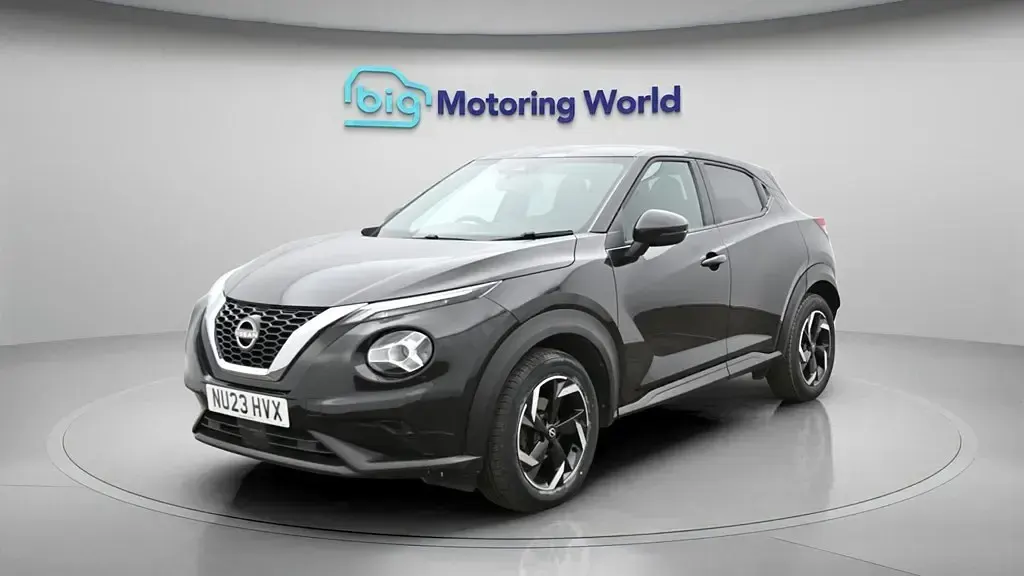 Usado Nissan Juke N-Connecta 114 HP (83 kW) 2023 Preto SUV