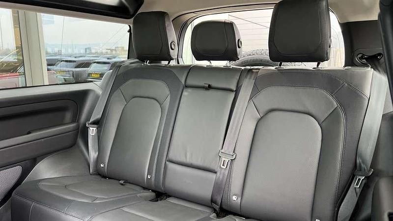 Usado Land Rover Defender HSE Dynamic 249 HP (183 kW) 2024 Cinzento SUV