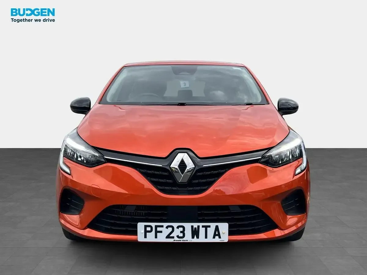 Used Renault Clio Evolution 90 HP (66 kW) 2023 Orange Hatchback