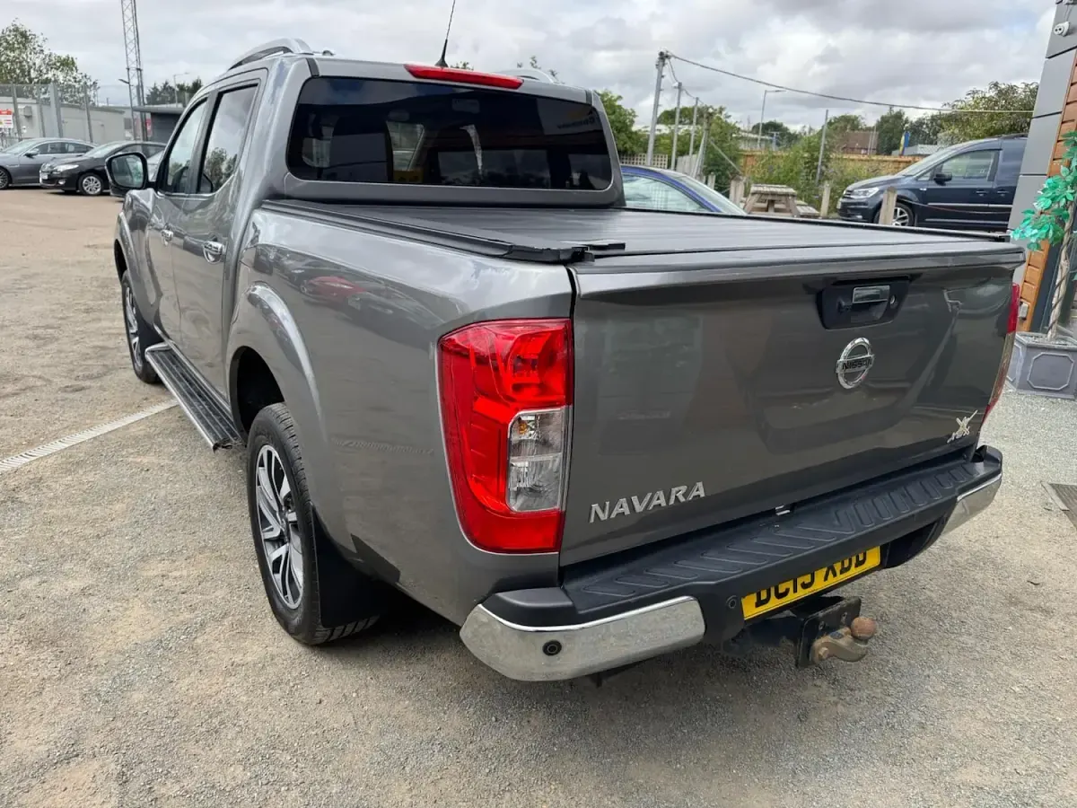 Used Nissan Navara Tekna 190 HP (139 kW) 2019 Grey Pickup
