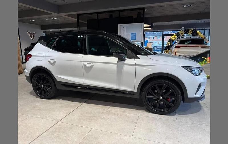 New Seat Arona Black Edition 115 HP (84 kW) 2026 White SUV