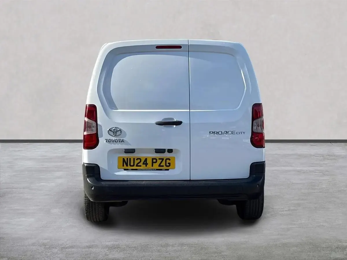 Used Toyota Proace 120 HP (88 kW) 2024 White MPV