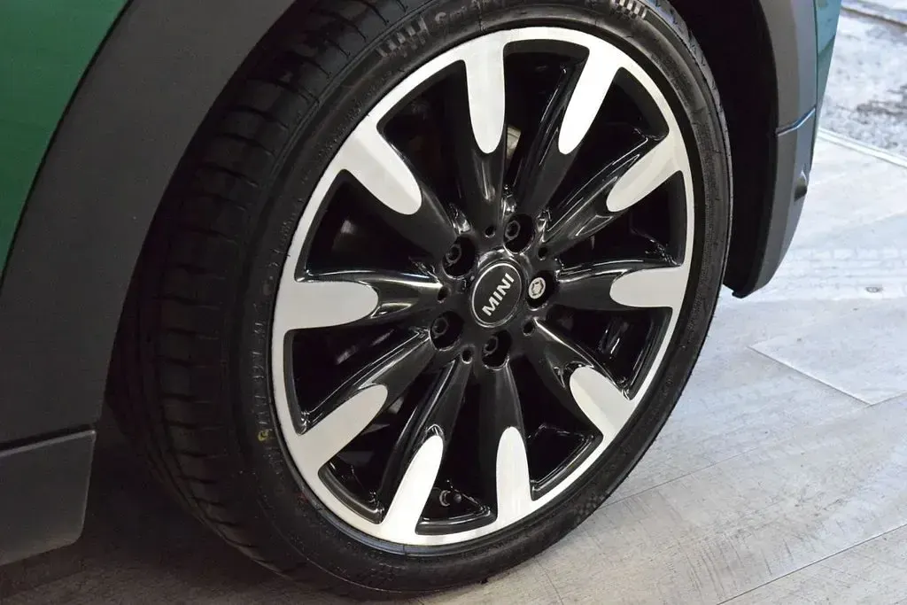 Used Mini Cooper Exclusive 136 HP (100 kW) 2019 Green Hatchback