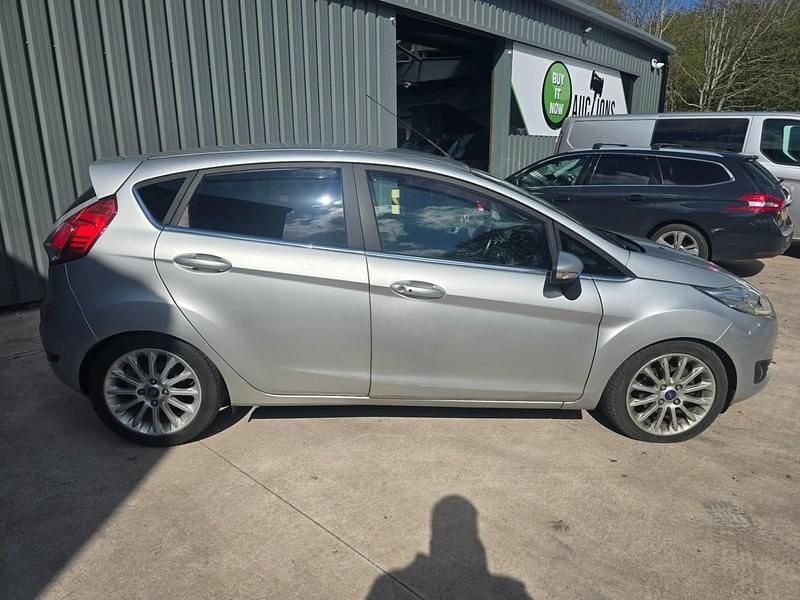 Usado Ford Fiesta Titanium X 2014 Prateado Citadino