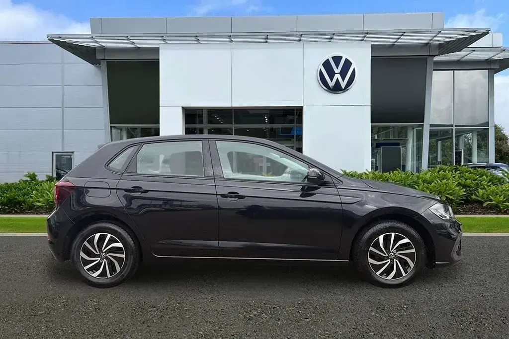 Używany VW Polo Life 95 KM (69 kW) 2024 Czarny Hatchback
