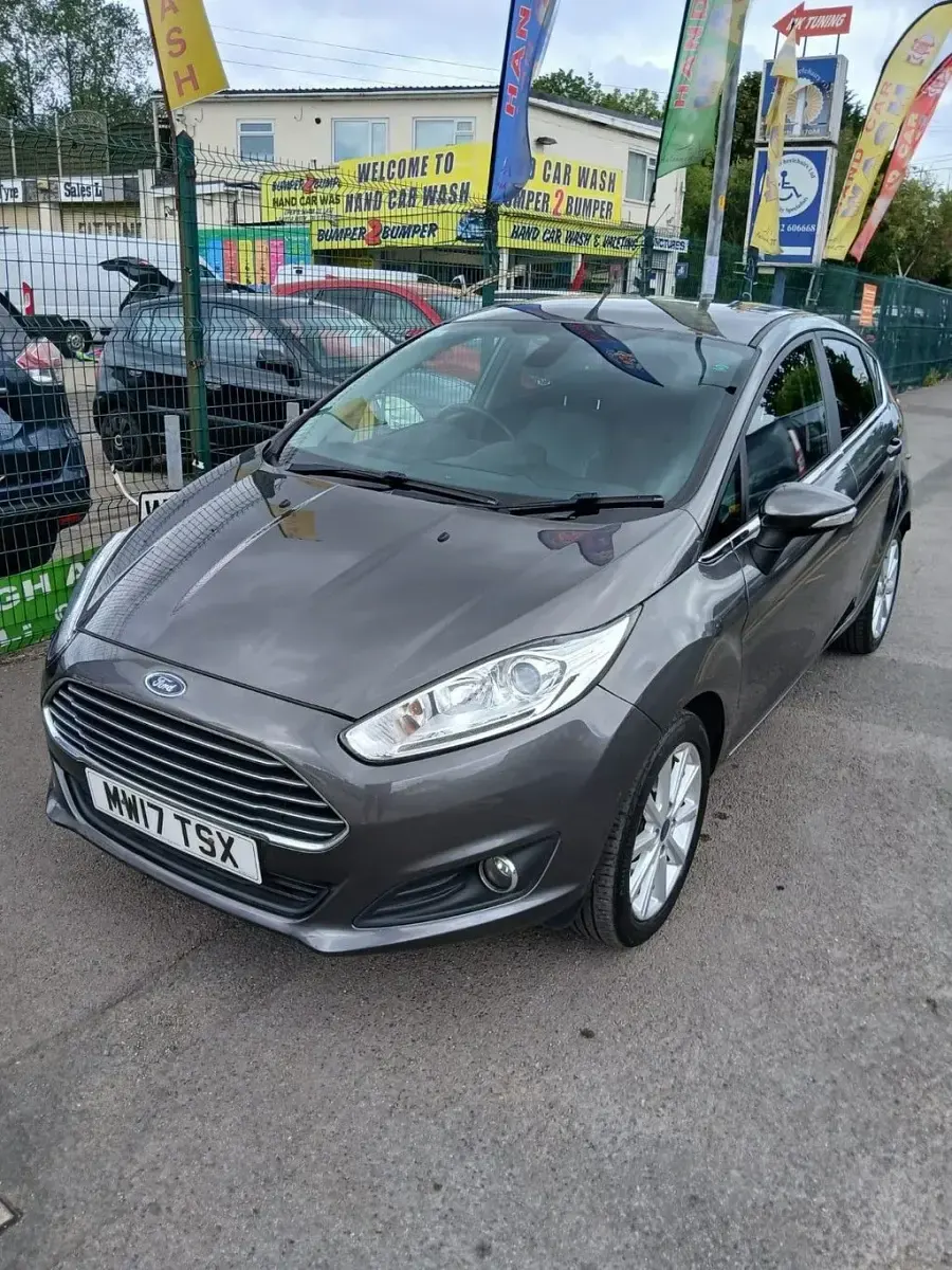 Used Ford Fiesta Titanium 100 HP (73 kW) 2017 Grey Hatchback