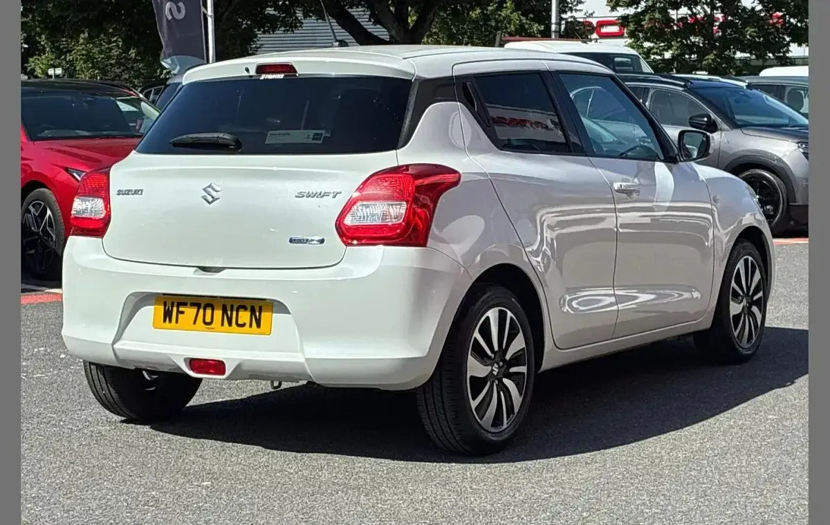 Used Suzuki Swift SZ-T 89 HP (65 kW) 2020 White Hatchback