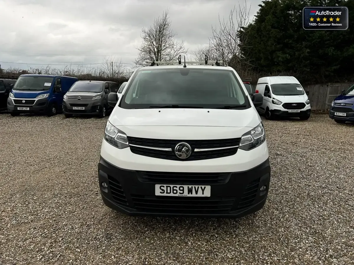 Used Vauxhall Vivaro 100 HP (73 kW) 2019 White MPV
