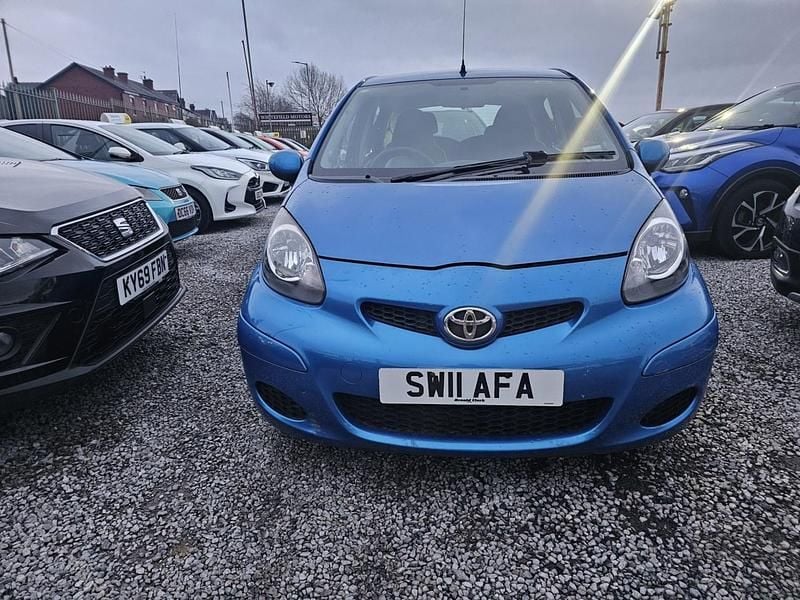 Used Toyota Aygo 68 HP (50 kW) 2011 Blue Hatchback