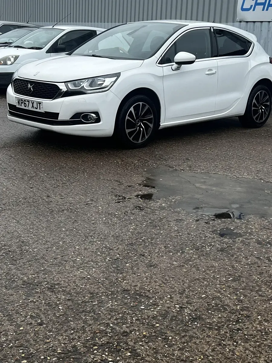 Used DS Automobiles DS4 Elegance 120 HP (88 kW) 2017 White Hatchback