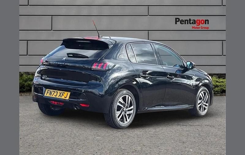 Used Peugeot 208 Allure+ 101 HP (74 kW) 2024 Black Hatchback