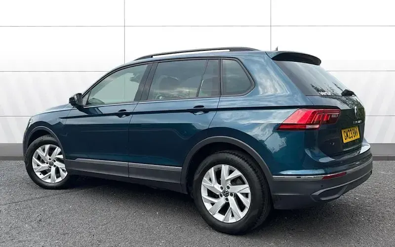 Gebraucht VW Tiguan Life 150 PS (110 kW) 2023 Blau SUV