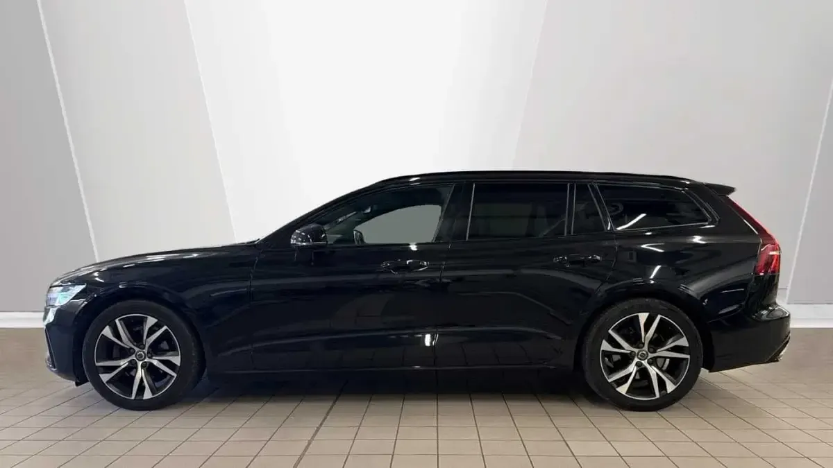 Used Volvo V60 R-Design 148 HP (108 kW) 2019 Estate