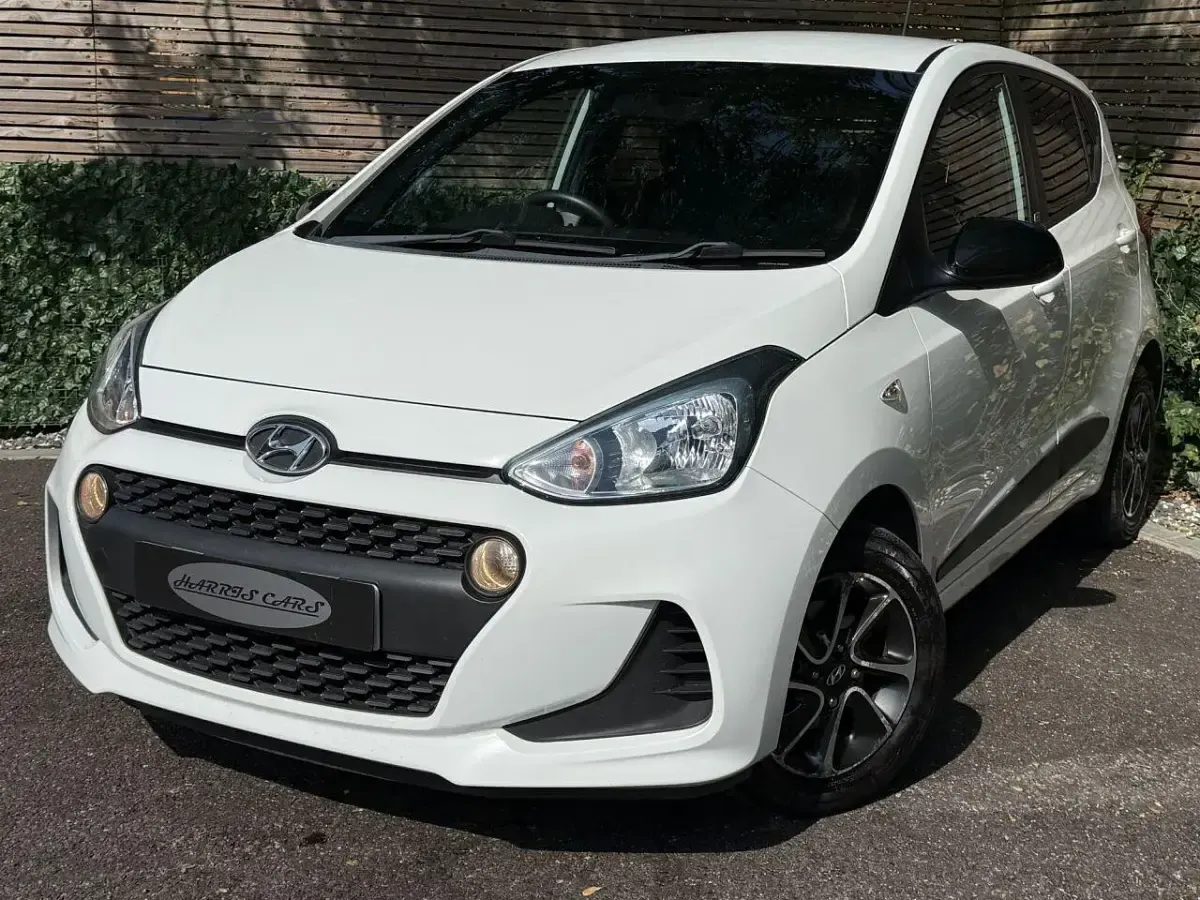 Used Hyundai i10 GO! 67 HP (49 kW) 2018 White Hatchback