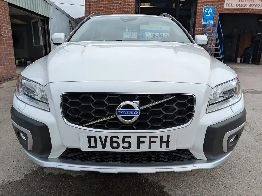 Used Volvo XC70 SE Lux 2015 White Estate