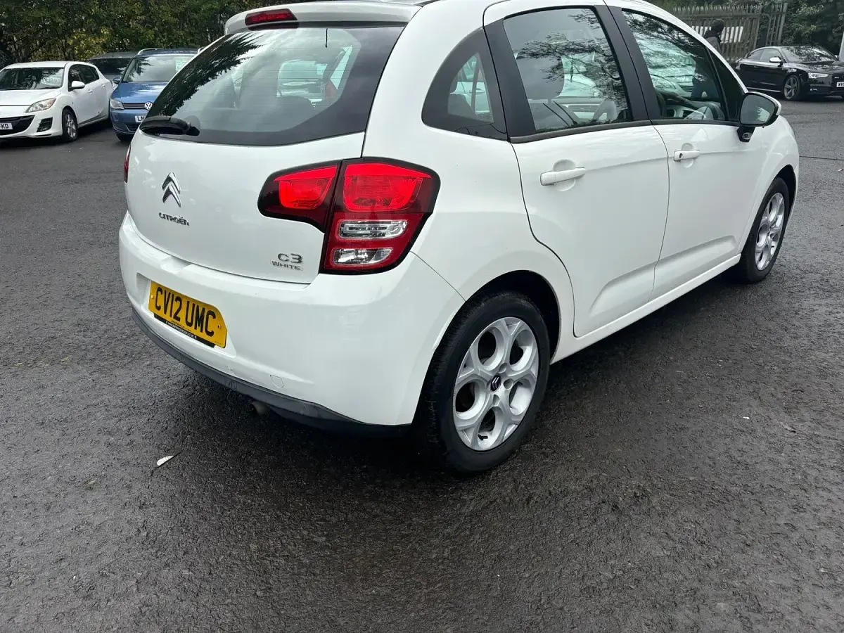 Used Citroën C3 75 HP (55 kW) 2012 White Hatchback