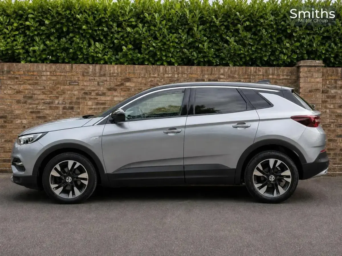 Used Vauxhall Grandland X SRi 128 HP (94 kW) 2019 Grey SUV