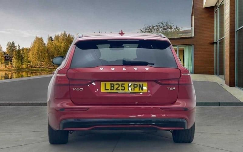 Used Volvo V60 CC Plus 250 HP (183 kW) 2023 Estate