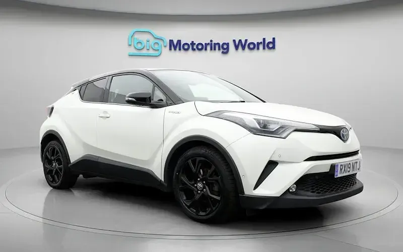 Used Toyota C-HR 122 HP (89 kW) 2019 White SUV
