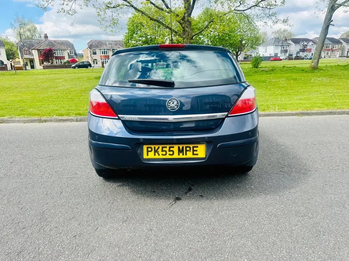Usado Vauxhall Astra Club 123 CV (90 kW) 2005 Azul Utilitario