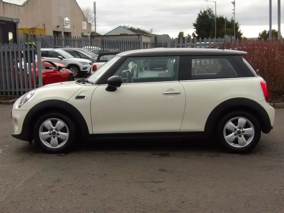 Used Mini Cooper Hatch 2018 White Hatchback