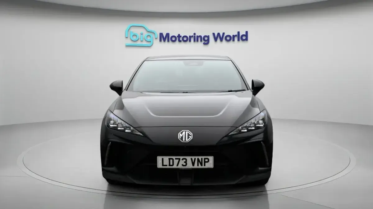 Begagnad MG MG4 EV Trophy 319 kW (435 HK) 2023 Svart Halvkombi