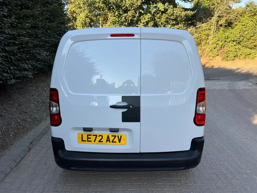 Used Citroën Berlingo 100 HP (73 kW) 2023 White MPV