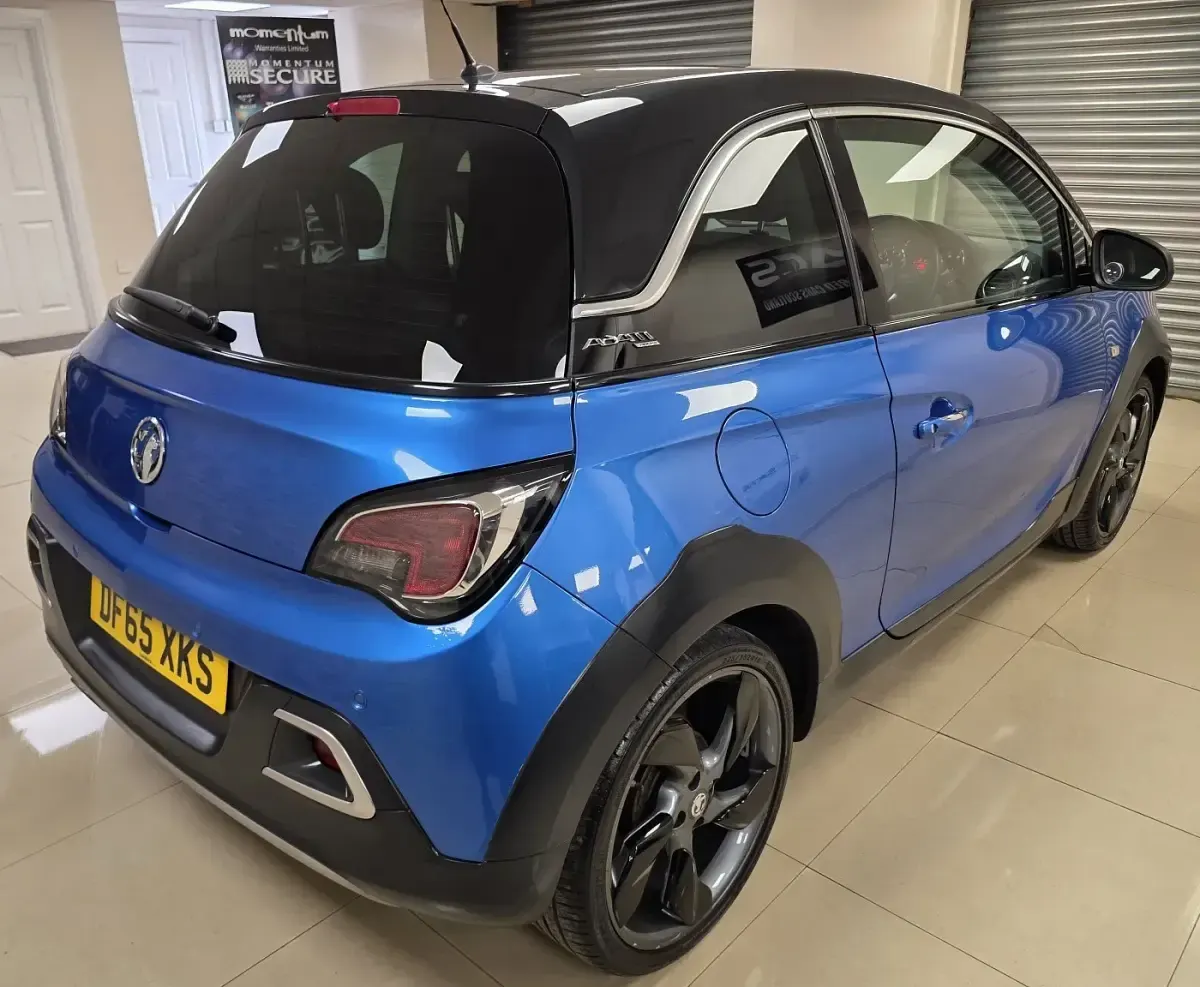 Second-hand Vauxhall Adam Rocks 2015 Albastru Hatchback