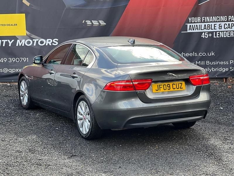Begagnad Jaguar XE SE 163 HK (119 kW) 2016 Grå Sedan