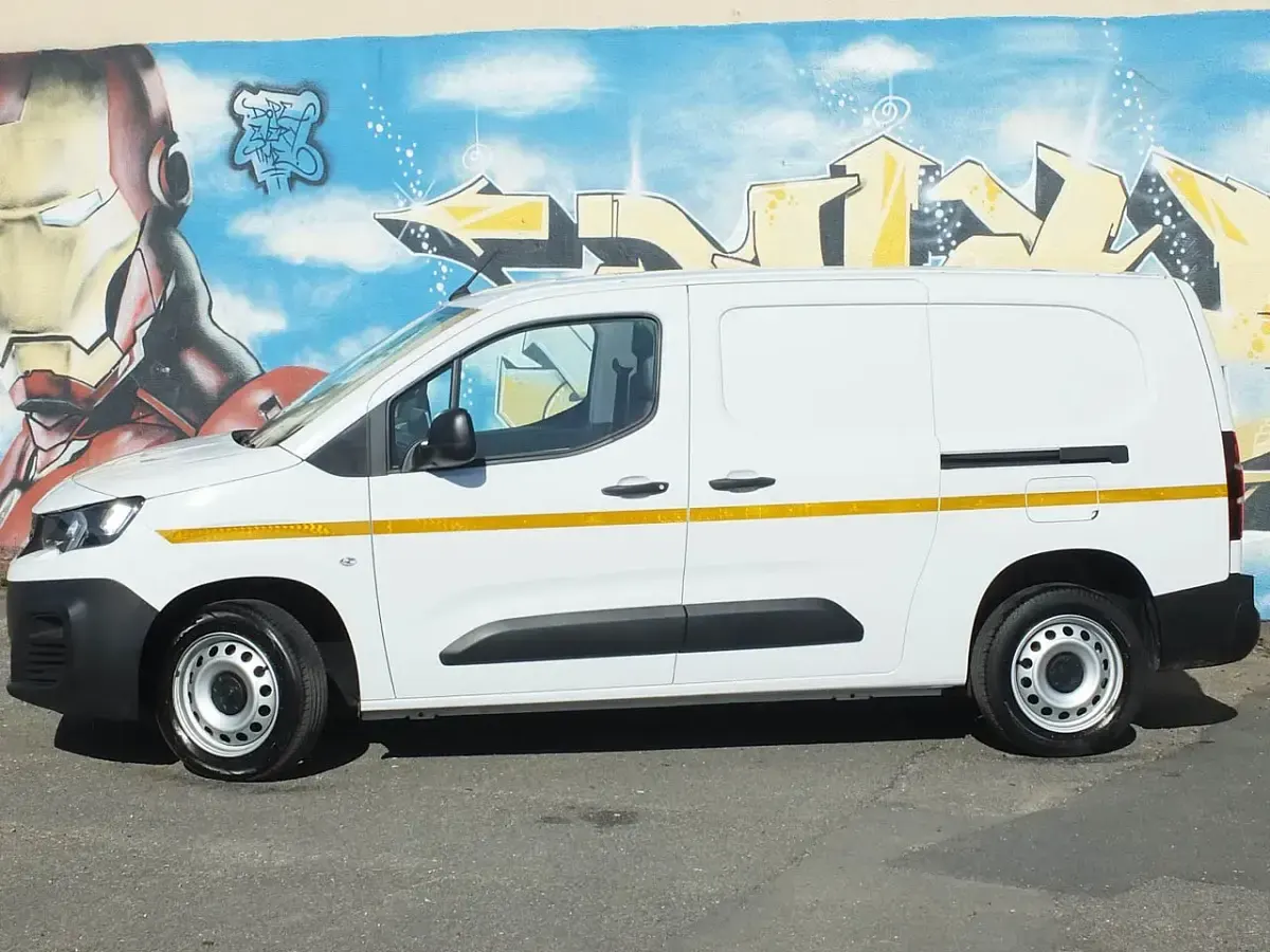 Used Peugeot Partner Premium 100 HP (73 kW) 2023 White MPV